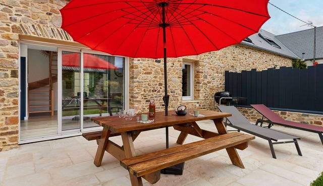 Stunning villa for 4 guests with WIFI, TV, terrace and pets allowed in Saint-germain-sur-ay