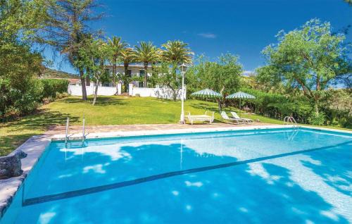 Stunning Home In Higuera De La Sierra