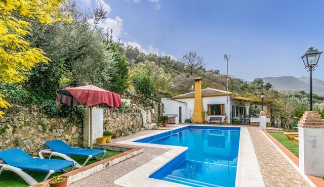 Stunning home in Córdoba with kitchen