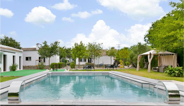 Stunning Home In El Coronil With Swimming Pool