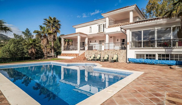 Stunning home in Monda