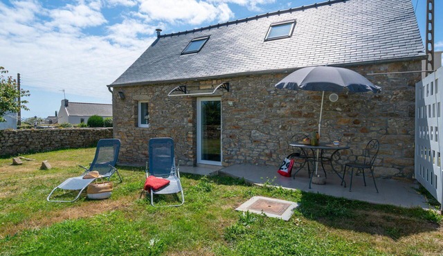 Stunning private villa for 4 guests with TV, terrace and pets allowed in Lescoff