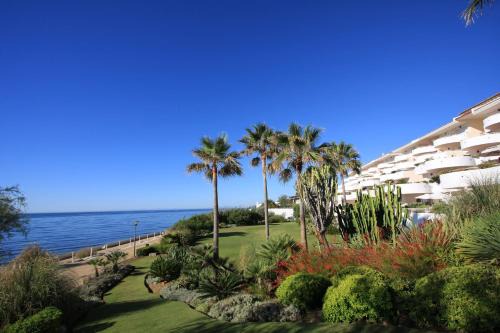 Stunning unobstructed 180 degree sea view apartment with 100 square meters terrace - Costa del Sol - Estepona
