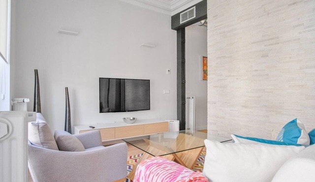 Stylish 3-Bed Apartment in Madrid’s Golden Mile