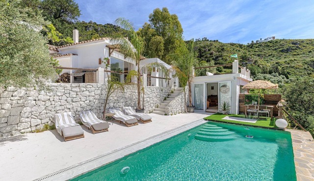 Stylish House in Nature - Calm & Bright Living