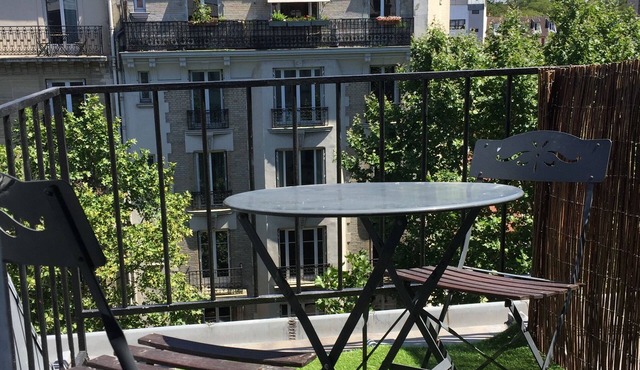 Sunny, refurbished studio with balcony in Paris