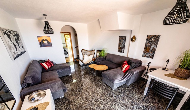 SunRise Den, a pie de playa, vista al mar y piscina
