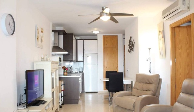 Swimming pools, gym, library and golf course. Wifi in common areas. Heated swimming pool.