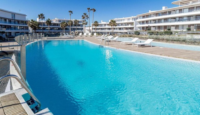 TE- Luxury resort front line beach families only