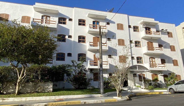 Tenório with fast internet, 2 bedrooms, 7 minutes walk from the beach, sleeps up to 8 people. in Ubatuba