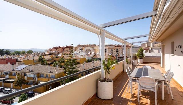 Terraza y Piscina - Koti Rentals - Ático Margarita