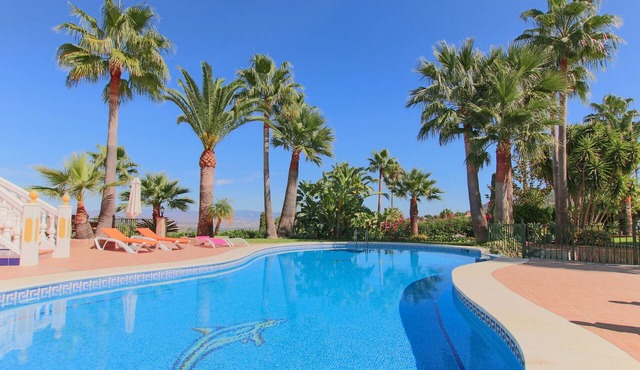 TESS Villa El Oasis