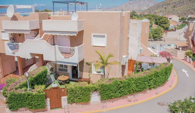 "The corner". Luxury apartment Swimming pool. Solarium. Beach at 400 m. DISCOUNTS