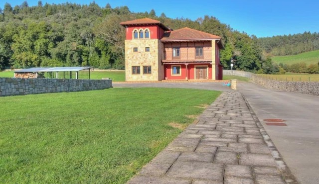 The Gama Tower House: A villa with its own forest near the beaches, sleeps 12