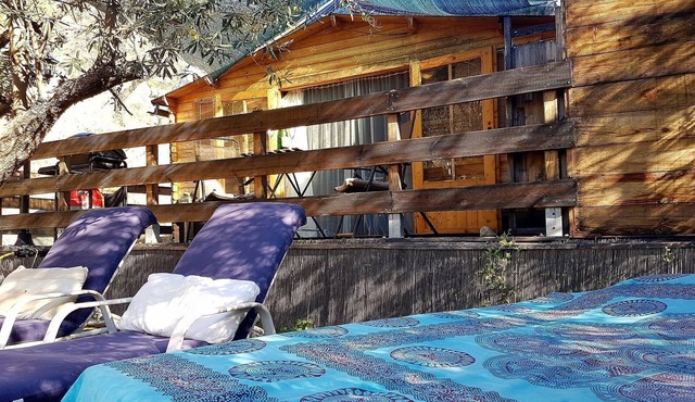 "The Luv Shack" Private Wooden Cabin with Aqua Bubble Spa and airconditioning