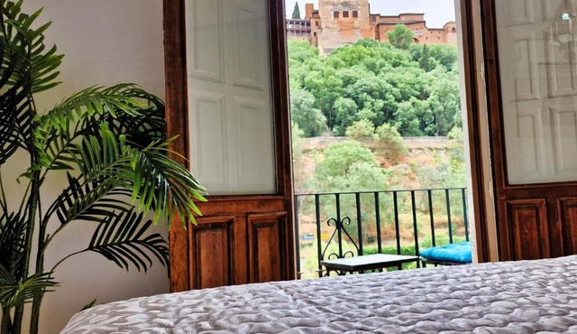 The Nasrid - Apartamento con balcón frente a la Alhambra - Vistas desde la cama