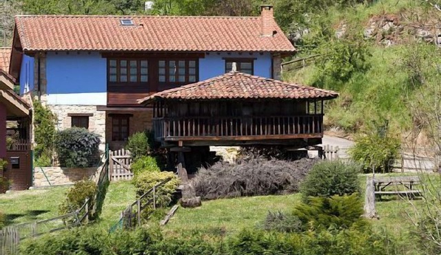 Traditional Asturian Country Cottages in the Heart of Asturias