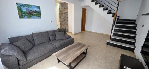 Triana house a 10 min Sevilla y cerca aeropuerto, 5 camas, sofá cama y 2 baños