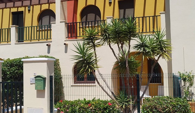 Two bed Andalusian townhouse on Costa Esuri (Lomas) golf resort