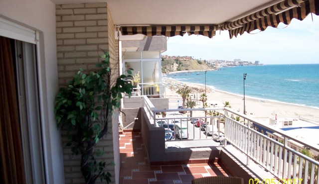Two bedroom, two bathroom, with balcony and private parking at the ocean drive