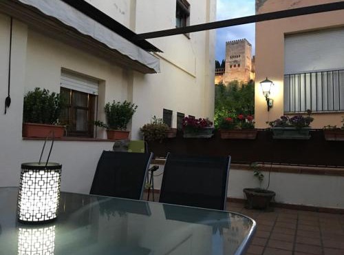 UN VERGEL AL PIE DE LA ALHAMBRA. Enjoy it now!