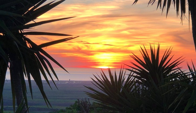 Vacation Home "Las Niñas" with Sea View, Private Terrace & Garden