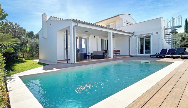 Vacation villa with a pool and breathtaking ocean and mountain views in Alcudia