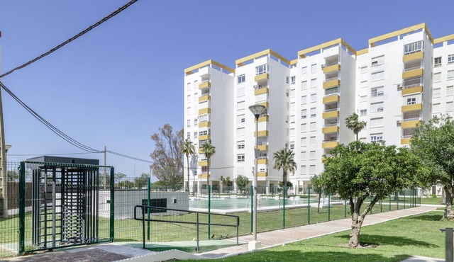 Valdelagrana Beach & Pool Apartment with Shared Pool, Private Terrace, and Wi-Fi