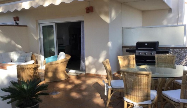 Very nice family apartment, direct pool access