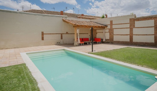 Villa Almudena – Historic Mansion with Private Pool near Segovia, Wi-Fi and A/C in Nava de la Asunción