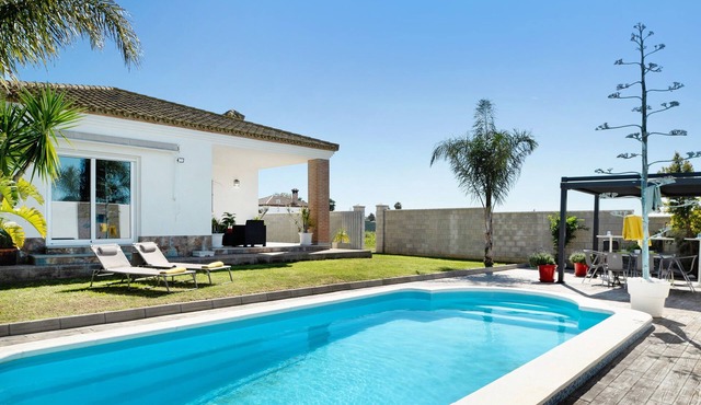 Villa Álvaro with Private Pool and Terrace in Conil de la Frontera