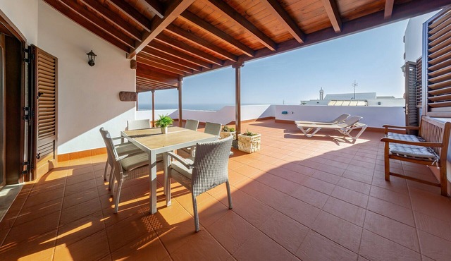 Villa Asomada. Heated Pool & Wonderful sea Views in Tías