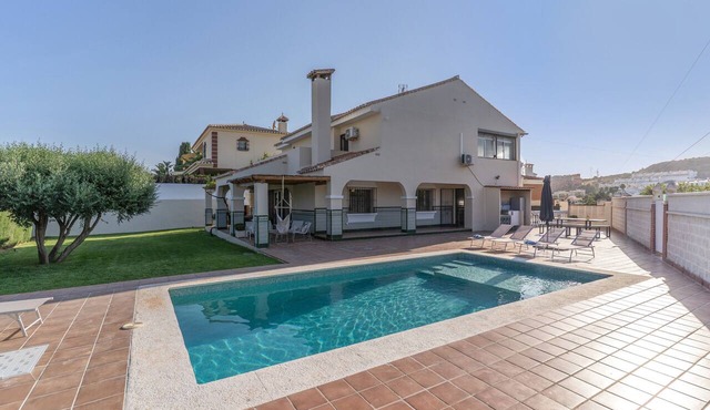 Villa Azucena – Vacation Home with Private Pool and Garden Near Rincón de la Victoria Beach