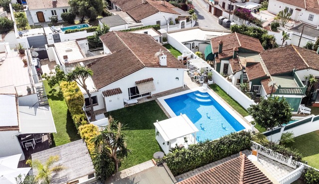 Villa Cara - four bedroom villa close to the beach with private pool