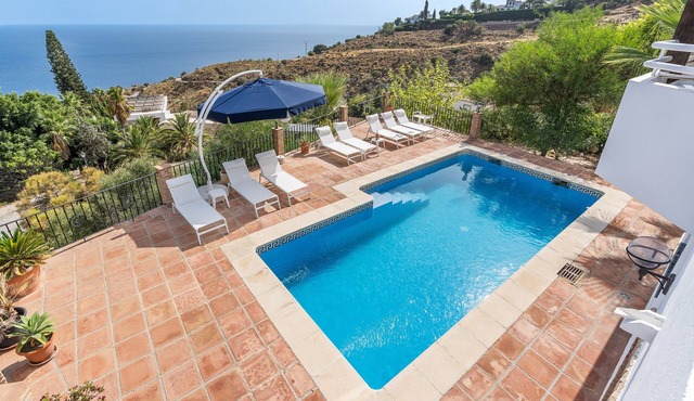 Villa 'Casa Naranjita' with Sea View, Wi-Fi and Heated Pool