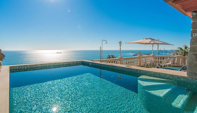 Villa El Altozano, enjoy sea views, walk 20 min to Malaga city center and beach.