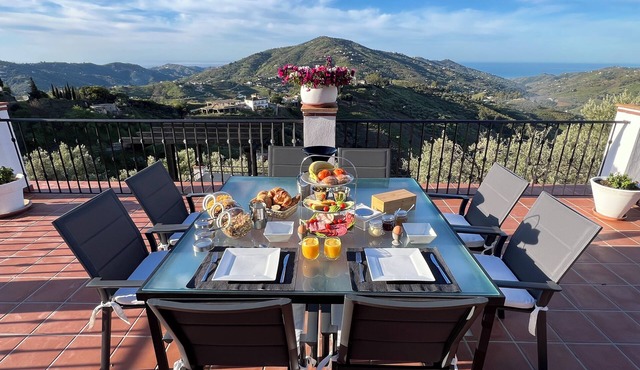 Villa El Dorado B&B and Wellness