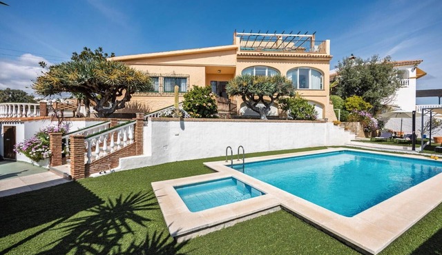 Villa 'Garden with Pool, Billiard' with Sea View, Wi-Fi and Air Conditioning
