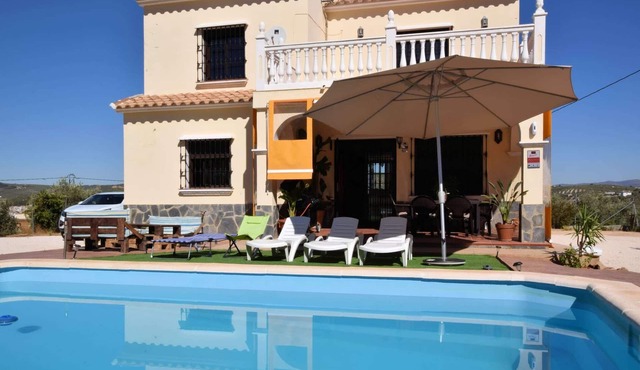 Villa in Villanueva del Trabuco with Jacuzzi