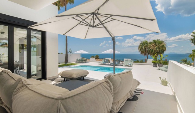 Villa in Estepona with Amazing Sea Views