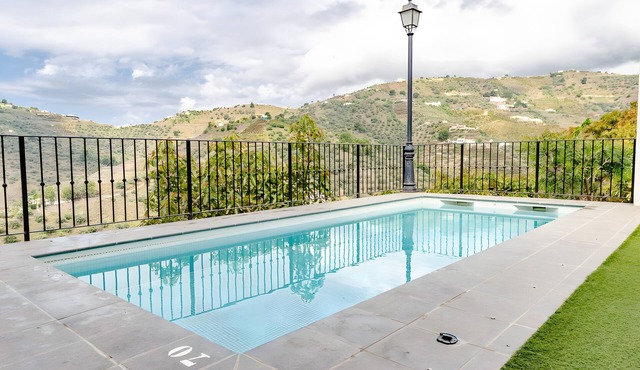 Villa 'Jema' with Sea Views, Private Pool and Air Conditioning