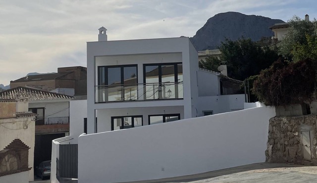 Villa La Fuente en Entorno Privado con Piscina a dos Niveles