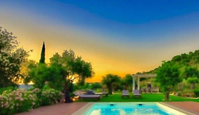 Villa La Tina Golf with Lake View, Pool & Wi-Fi