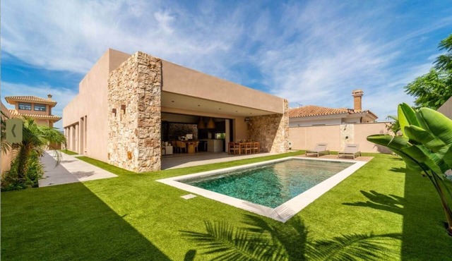 Villa Lola with pool, private oasis