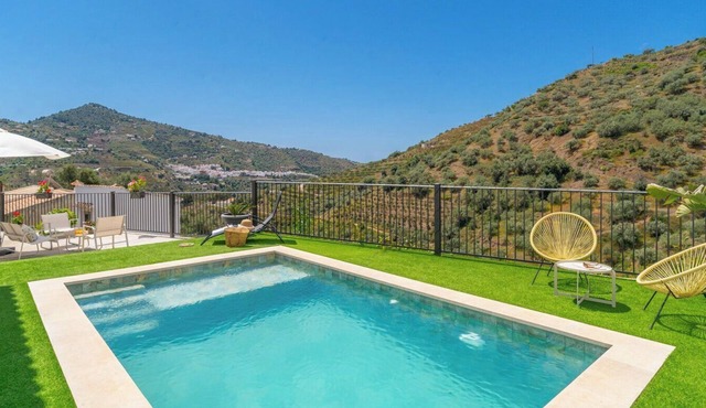 Villa Los Labrados Sayalonga by Ruralidays