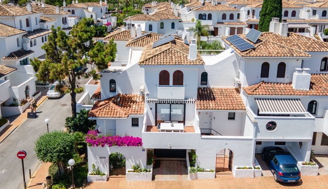 Villa Luna - Charming Family-Friendly Villa near the Beach
