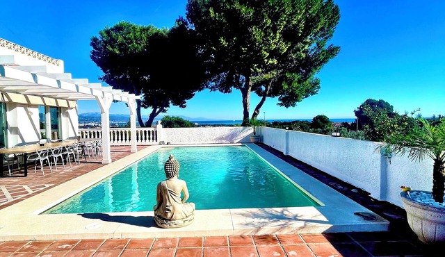 VILLA MAGOS, 11-Bedrooms, sleeps up to 30, celebration or relax