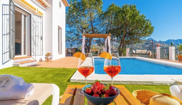 Villa María Sayalonga by Ruralidays