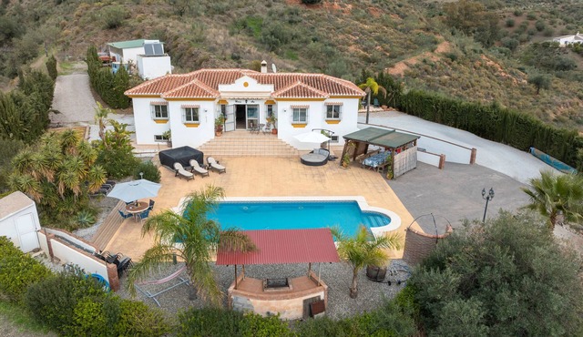 Villa 'Marylou' with Mountain View, Wi-Fi and Air Conditioning