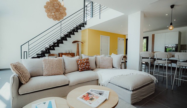 Villa 'Maures' with Shared Pool, Wi-Fi and Air Conditioning in Grimaud